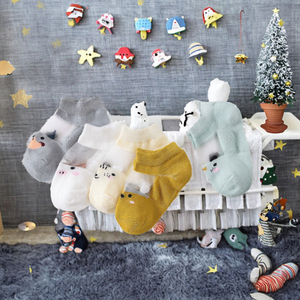 Vente en gros de chaussettes pour bébé en coton, décontractées, tricotées, antibactériennes, respirantes, avec motif étoile et lune en maille, pour les saisons printemps, été et automne - Product Image 3