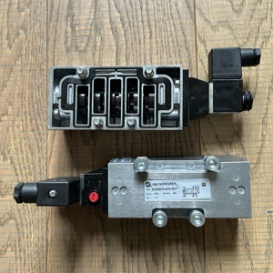 SXE9575-A75-00 24V Distributeur proportionnel à quatre voies 5 GPM Débit 2 PSI - Product Image 3