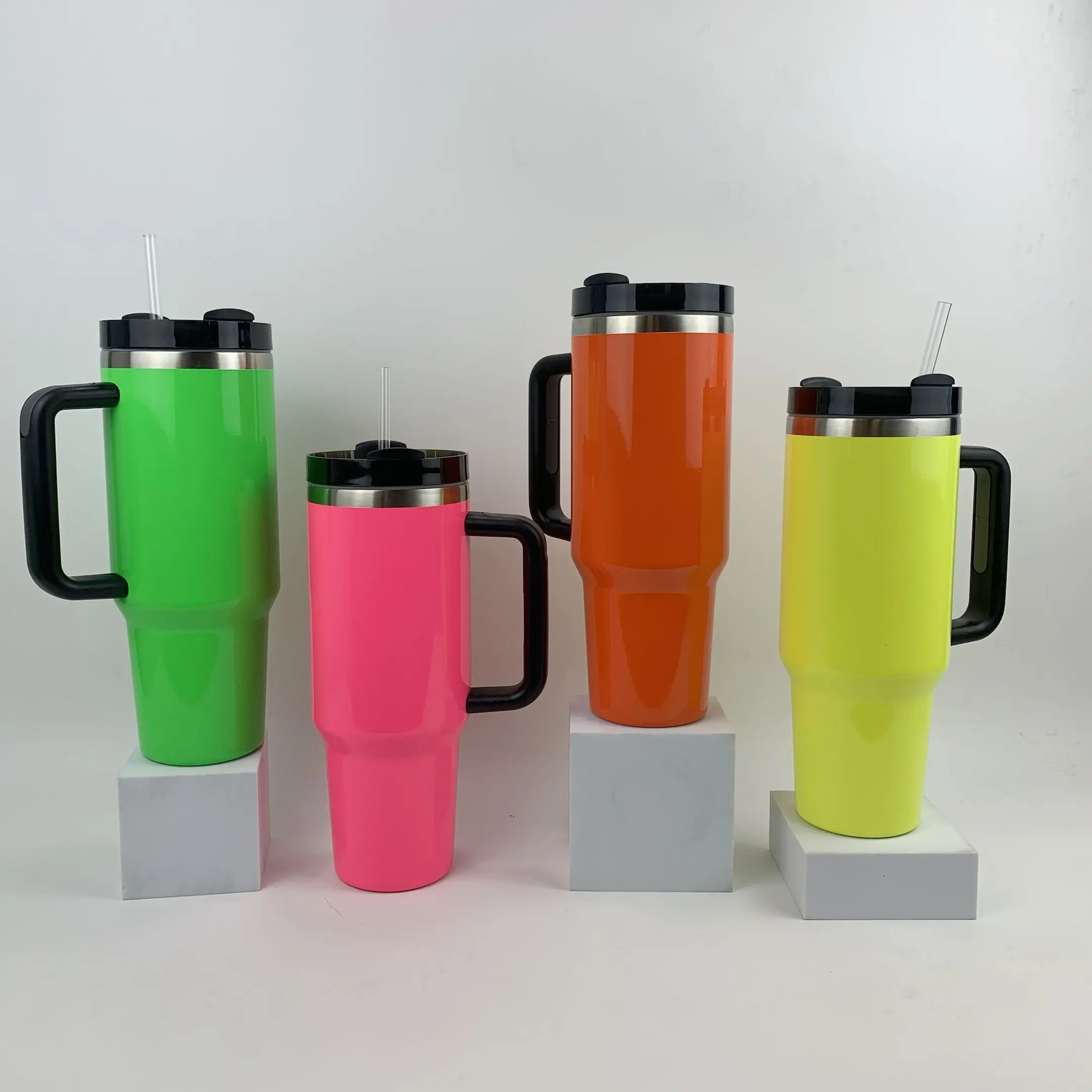 Neon Collection 2024 Nouvelle couleur vive isolée 40oz en acier inoxydable Quencher H2.0 Tumbler Cup avec Logo personnalisé