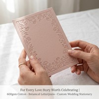 Tarjeta postal de regalo personalizada de alta gama, invitación de boda con letras impresas en relieve, papel de algodón de 600 g/m², OEM