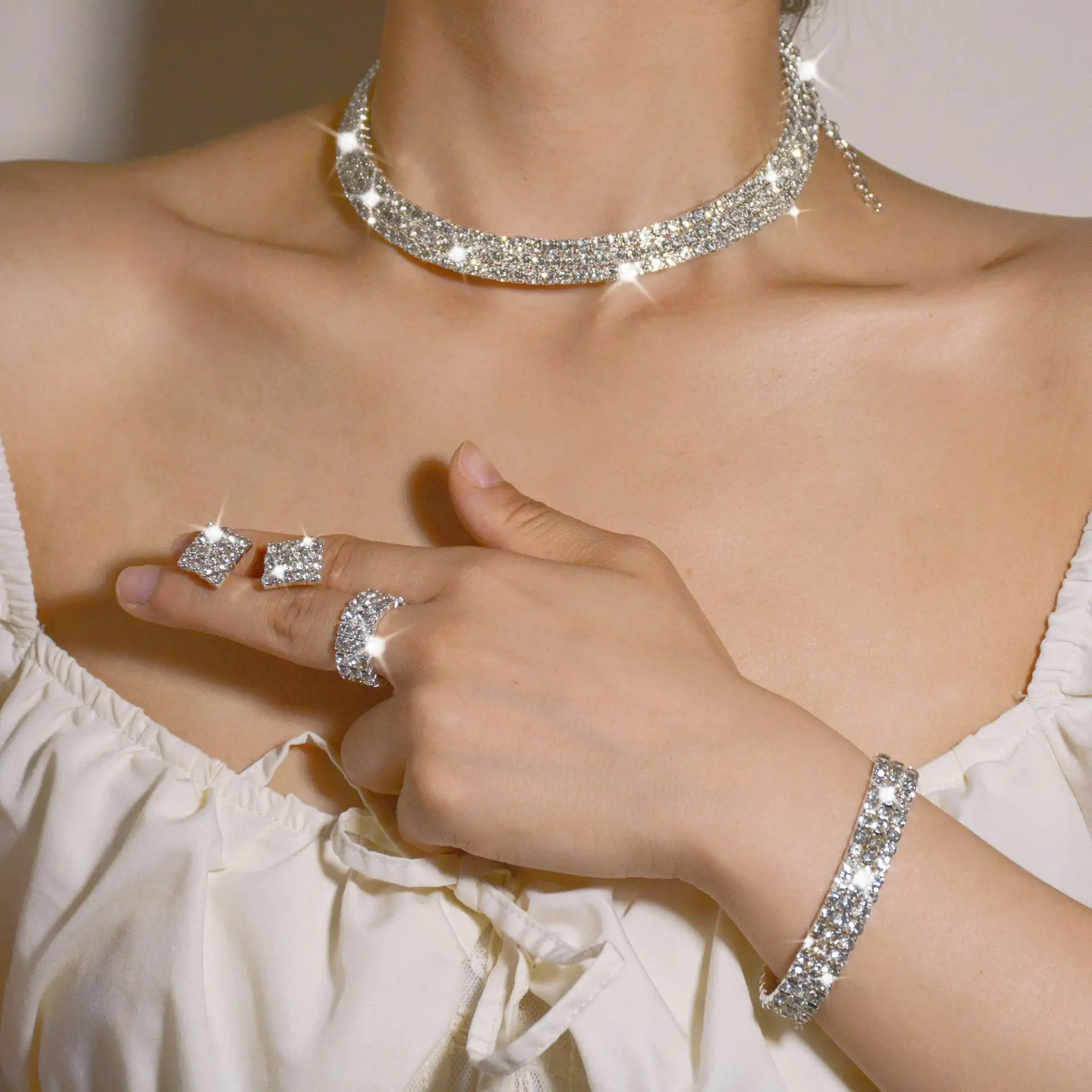 मन्ना 4 पीसी डिनर पार्टी फैशन हार की अंगूठी महिलाओं के लिए हीरे के गहने सेट