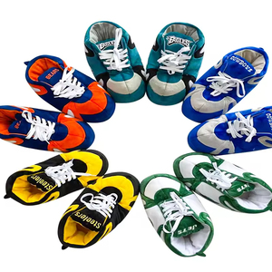 Pantuflas de Casa Cálidas de Invierno Personalizadas al por Mayor, Lindas Pantuflas Deportivas de Felpa para Hombre - Product Image 3