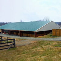 Bâtiment d'élevage en acier préfabriqué fiable pour porcs et volailles, avec structure en treillis d'acier galvanisé robuste