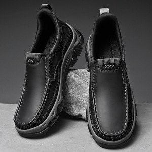 Mocasines Retro Británicos de Cuero PU para Hombre, Zapatos Casuales Sin Cordones con Forro de Felpa, Suela de Goma, Diseño Sólido y Logotipo Bordado - Product Image 4