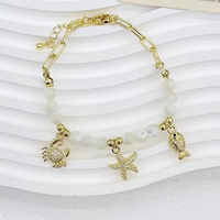 Bracelet ajustable en cuivre plaqué or avec mini-breloques tortue, crabe ou poisson en zircon cubique, bijoux en gros