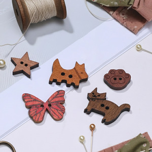 Botones de Madera con Diseño de Cachorro y Gatito de Dibujos Animados, Accesorios de Joyería Ecológicos para Manualidades - Product Image 1