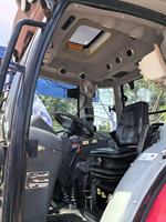 Le microtracteur robuste 1804 est équipé d'une cabine luxueuse et de phares de travail LED pour tracteur de 180 CV.