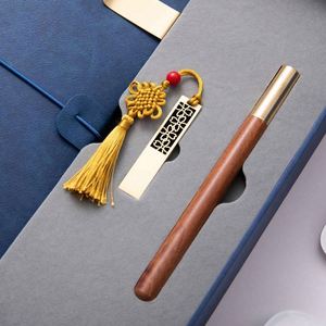 Set de Regalo de Tendencia 2025: Taza Térmica, Elegante Agenda con Memoria USB y Bolígrafo de Madera Roja para Hombre - Product Image 4