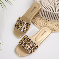 Chaussures pour femmes en gros - Sandales plates à enfiler tendance avec décorations métalliques polyvalentes et bout carré