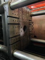 Machine d'injection hydraulique d'occasion ChenHsong EM560-SVP/3 à économie d'énergie, 560 tonnes, pour le moulage de chaises en plastique