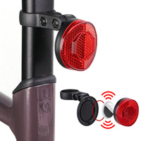 Feu arrière antivol compatible Airtag pour vélos de route et de montagne, lumière de tige de selle réfléchissante avec réflecteurs latéraux