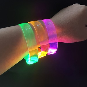 Bracelets lumineux LED pour fêtes, accessoires de fête, jouets lumineux qui brillent dans le noir, cadeaux de fête - Product Image 2