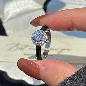 แหวนเงินแท้ S925 ประดับเพชรซิคอนเดี่ยว ดีไซน์เฉพาะตัว เรียบง่าย ทันสมัย น่ารัก สไตล์วินเทจยุคกลาง ประดับเพชรซิคอนทรงกลมเคลือบเงา - Product Image 4