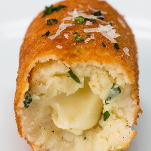 آلة متعددة الوظائف أوتوماتيكية بالكامل لصنع كروكيت الخضروات وتغليفها، آلة معالجة الطعام لصنع التشوروس والكروكيت المحشو - Product Image 5