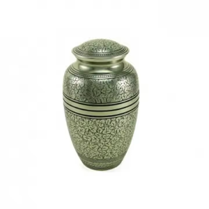 Urna de recuerdo de cremación de latón personalizada de alta calidad Acabado de peltre clásico Diseño grabado Suministro funerario - Product Image 2