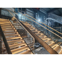 Hochwertige Kommerzielle Doppelseitige Träger-Treppe mit Sicherheits-Hartglas-Geländer und Schwerlast-Stufen