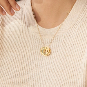 Collier tendance RFJEWEL en or avec cercles entrelacés personnalisables, bijou gravable avec nom, cadeau pour la fête des mères, pour femmes, famille, amis - Product Image 6
