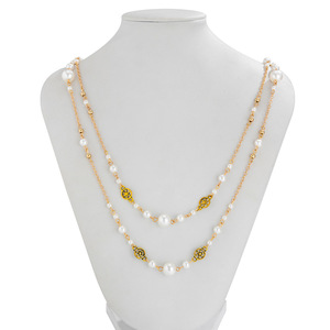 Collier long élégant en perles d'imitation superposées avec pendentif étoile et chaîne de pull à pompons pour femme - Product Image 4