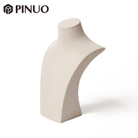 PINUO Ensemble de présentoirs de luxe personnalisés pour bijoux, en microfibre beige, pour colliers, pendentifs et accessoires de comptoir de bijouterie pour magasin