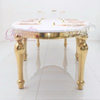 Meubles d'extérieur de luxe sur mesure, chaises en acier inoxydable, tables et chaises de mariage blanches brillantes dorées pour événements