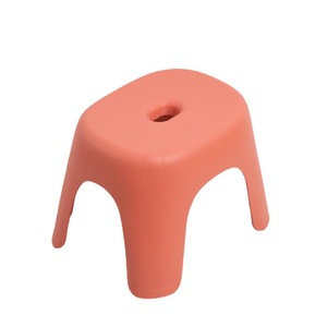 Nouveauté 2025, chaises en plastique bon marché, portables, pour la maison, l'extérieur, les fêtes d'enfants, design moderne, chaises empilables en plastique PP - Product Image 1