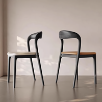 Chaise de salle à manger en bois moderne pour hôtel, chaise sans accoudoirs de haute qualité avec coussin moelleux, style minimaliste, chaise de salle à manger en cuir