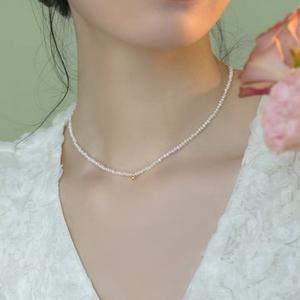 Collar de Perlas de Lujo para Mujer con Cadena Ligera para Clavícula, Extremadamente Pequeño, para un Estilo Veraniego Exclusivo - Product Image 1