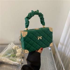 Vendita calda nuovo Designer di medie dimensioni borse in pelle PU per giovani donne carino stile Vintage con catene di decorazione per le ragazze - Product Image 6