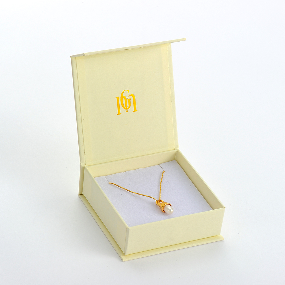 Beige 9*9*3.2cm magnetic box