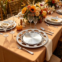Assiettes de présentation rondes en plastique PP, 13 pouces, dorées et argentées, populaires et durables, pour décoration de table de mariage et de réception sur le thème de la récolte