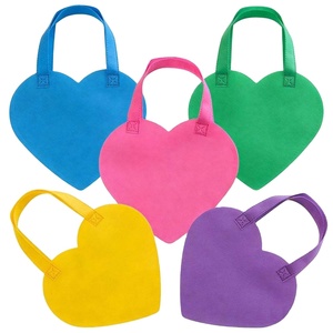 Ventes chaudes - Sac fourre-tout moyen en tissu non tissé avec des sacs de courses réutilisables en forme de cœur pour les cadeaux de mariage et la Saint-Valentin - Product Image 1