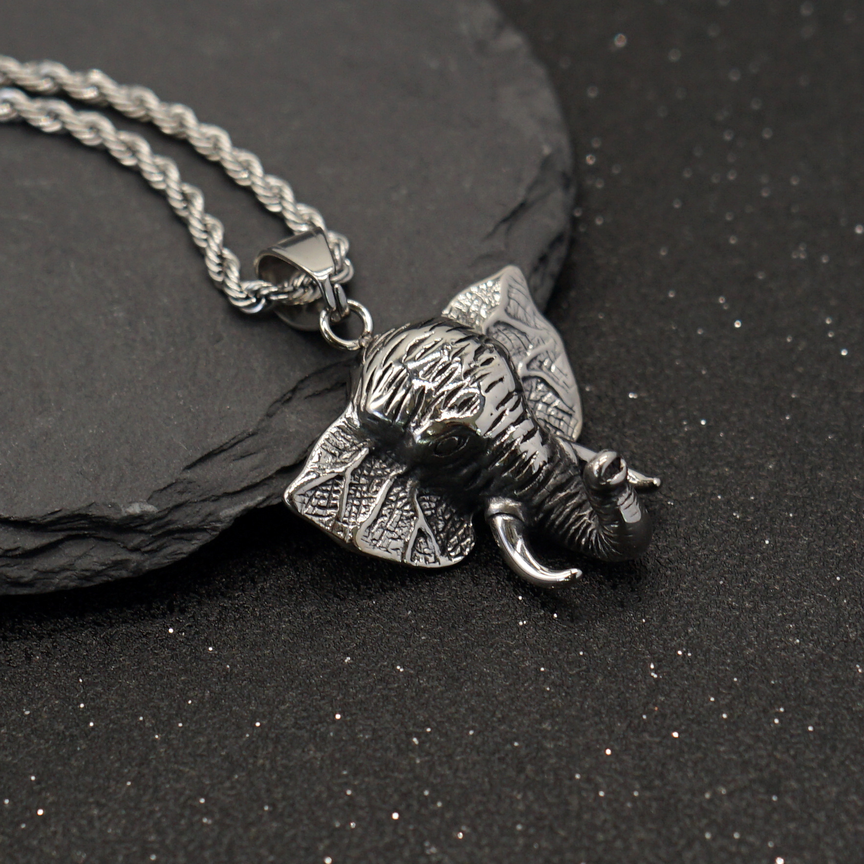 Médaillon Pendentif éléphant En Argent Avec Sa Chaîne - Bijou Occasion Argenté