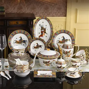 Ensembles de vaisselle, accessoires de cuisine exquis en céramique quatre chevaux de guerre en porcelaine de luxe Europe bonne vente 58 pièces