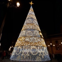 Sculpture d'arbre de Noël LED d'extérieur avec effets lumineux DMX RGB et cadre métallique étanche IP65