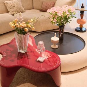โต๊ะกาแฟทรงโค้งสไตล์วินเทจโมเดิร์นสีแดง โต๊ะน้ำชาทรงกลม โต๊ะข้างโซฟา ทำจากไฟเบอร์กลาส เหมาะสำหรับห้องนั่งเล่น ใช้ได้ทั้งภายในและภายนอกอาคาร - Product Image 6