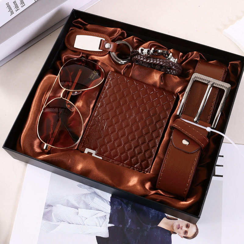 M3218-7 - Billetera + Gafas + Cinturón + Pulsera + Llavero + Caja de Regalo