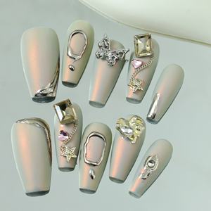 Prix d'usine, vente en gros, faux ongles courts carrés à couverture complète, faits à la main, à presser, en acrylique de luxe, motif étoile et papillon - Product Image 1