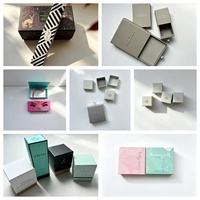 Boîte à bijoux de luxe en papier rigide personnalisée avec tiroir coulissant et pochette en éponge pour boucles d'oreilles, collier, bague