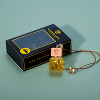 Parfum liquide de désodorisant suspendu carré de mini voiture pour le parfum de voiture