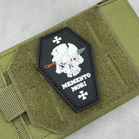 Nouvel Arrivage Patchs en caoutchouc de silicone souple à motif crâne tendance, Patch PVC 3D personnalisé en forme de cercueil avec motif os en relief et fermeture auto-agrippante pour chapeaux, Vente en gros