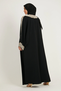 Abaya élégante sur mesure en tissu chiffon, technique de broderie avec perles, robe longue droite maxi style Dubaï. - Product Image 6