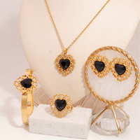 Ensemble de bijoux en acier inoxydable plaqué or, personnalisé, classique, avec strass, pour femmes, idéal pour les cadeaux de vacances, vente en gros à Guangzhou
