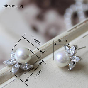 Eleganti Orecchini a Perno con Perle e Diamanti Taglio Marquise, Design Floreale per Donne, Gioielli Classici con Perle d'Acqua Salata per Matrimoni - Product Image 6
