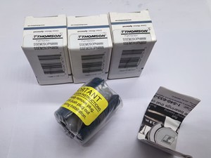 Roulement linéaire à billes en acier inoxydable chromé <span class=keywords><strong>THOMSON</strong></span>, mouvement fluide, modèles SSEM20PNW, SSEM20OPNWW, SSEM25OPNWW - Product Image 1
