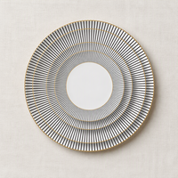 Assiettes de dîner en porcelaine noire de luxe nordique avec bordure dorée et motif personnalisé pour la décoration de table de banquet