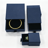 Boîte à bijoux de luxe écologique de style tiroir en cuir PU bleu marine avec logo personnalisé pour les marques de détail, design élégant, classique et vintage