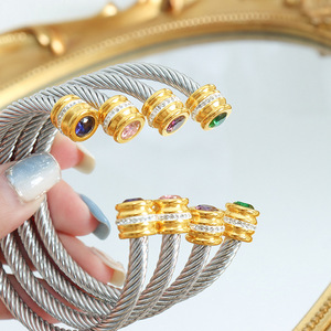 YF3693 เครื่องประดับสแตนเลสสตีลชุบทอง 18k ประดับเพทายหลากสีสันเดือนธันวาคม ดีไซน์เปิดแบบกำไลข้อมือยอดนิยม - Product Image 2