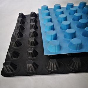 Planche de drainage cellulaire 30 mm en HDPE alvéolaire <span class=keywords><strong>avec</strong></span> géotextile pour la protection <span class=keywords><strong>d</strong></span>'étanchéité des plateformes de stationnement et des cours publiques - Product Image 4