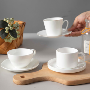 Tazza e Piattino per Espresso in Ceramica Bianca Pura, Stile Italiano <span class=keywords><strong>di</strong></span> Qualità Commerciale con Bordo Dorato, Formato Piccolo 80 <span class=keywords><strong>ml</strong></span> - Product Image 3