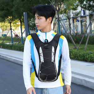 กระเป๋าใส่น้ำสำหรับกีฬากลางแจ้ง 60 ออนซ์ กระเป๋าเป้สะพายหลังสำหรับทุกเพศ เหมาะสำหรับปั่นจักรยาน เดินป่า วิ่ง และการเดินทาง - Product Image 2